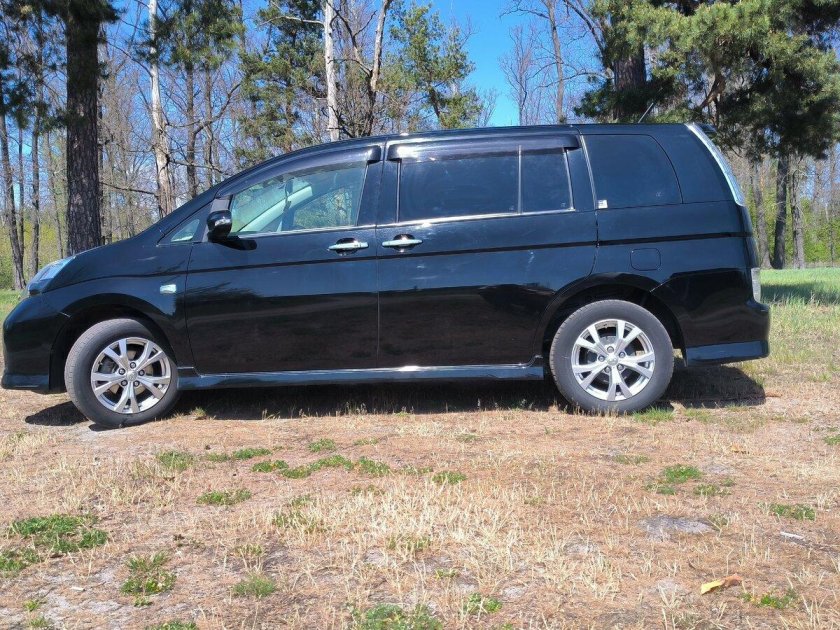 Автомобиль минивэн