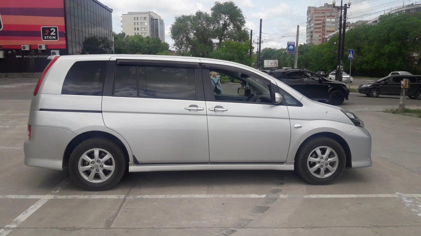 Тойота исис 2012