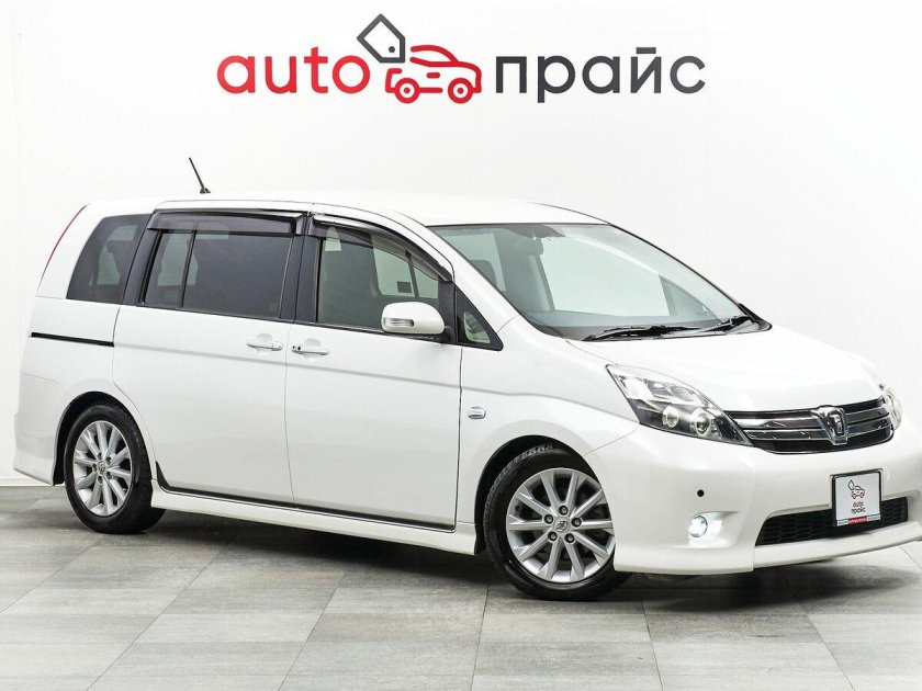 Тойота Исис 2009