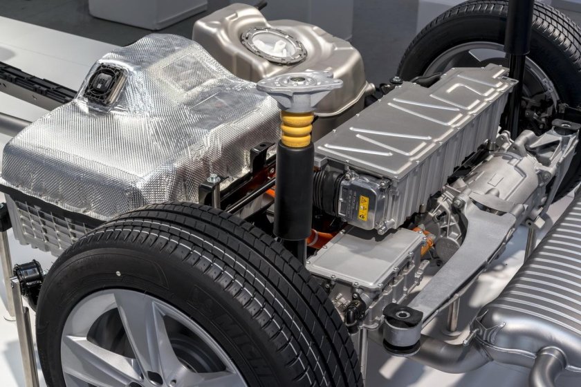 Гибридный автомобиль