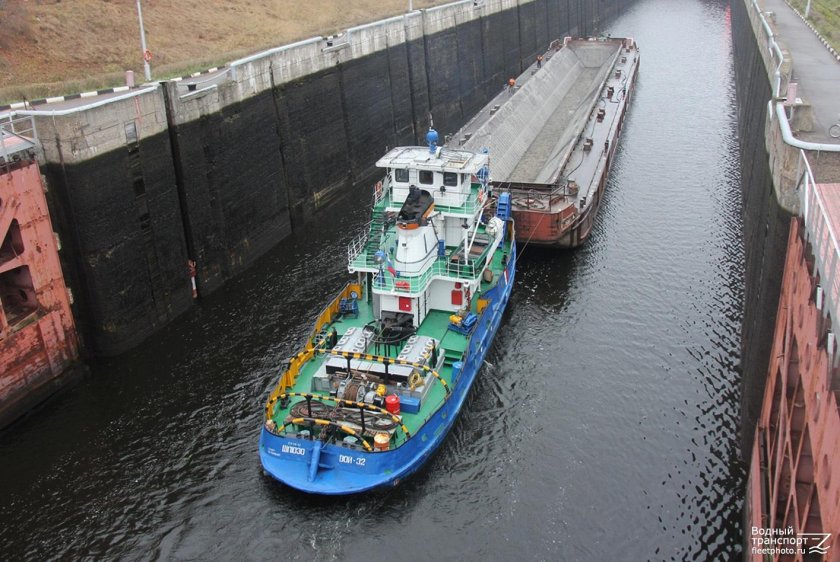 Буксир толкач Шлюзовой
