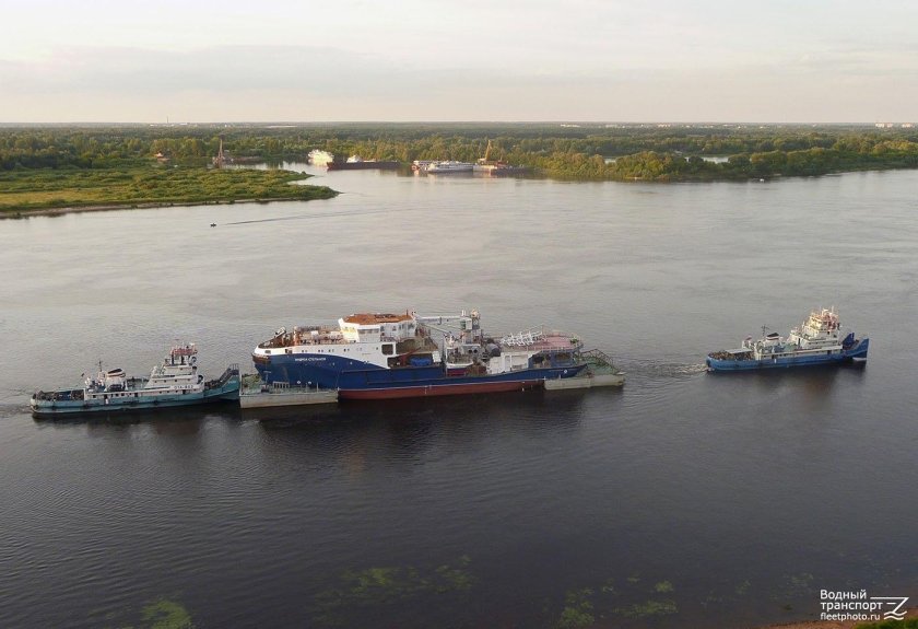 Судно буксир Андрей Степанов