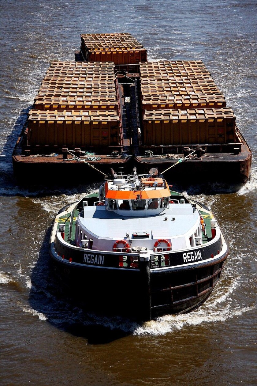 Грузовая баржа