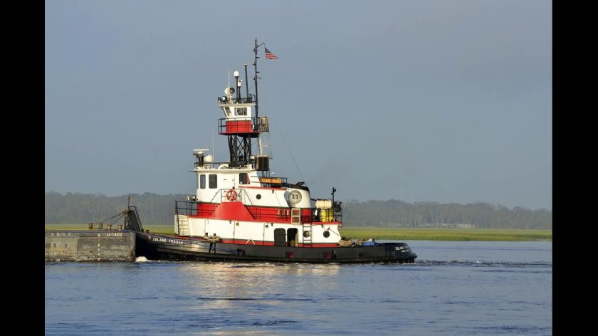 Буксир с баржей