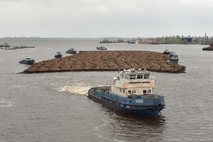 Анатолий Угловский теплоход