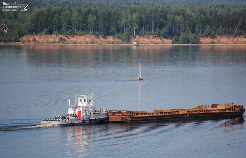 Теплоход толкач с баржой