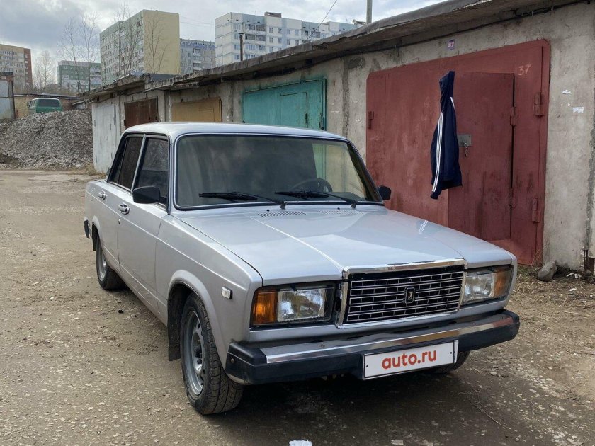 Серебристая ваз 2107 семёрка