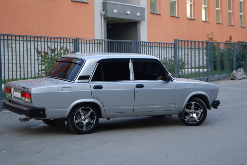 ВАЗ 2107 цвет Снежная Королева