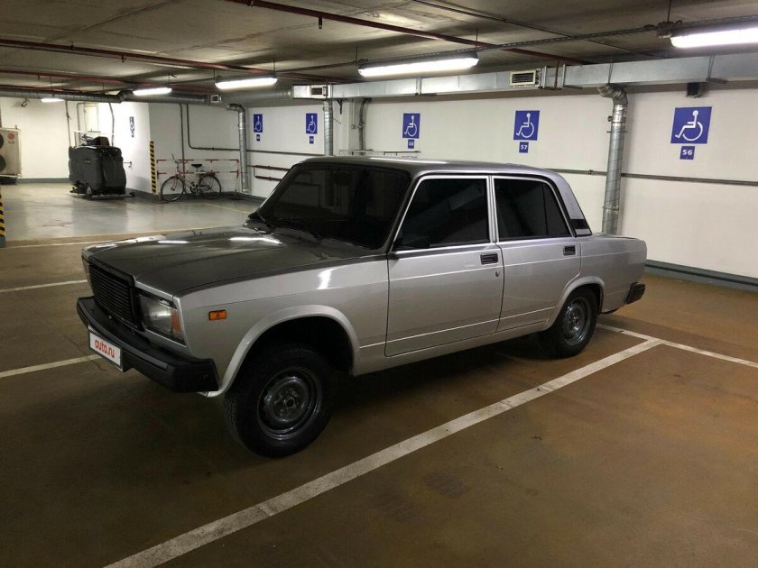 ВАЗ 2107 серебристая тонированная