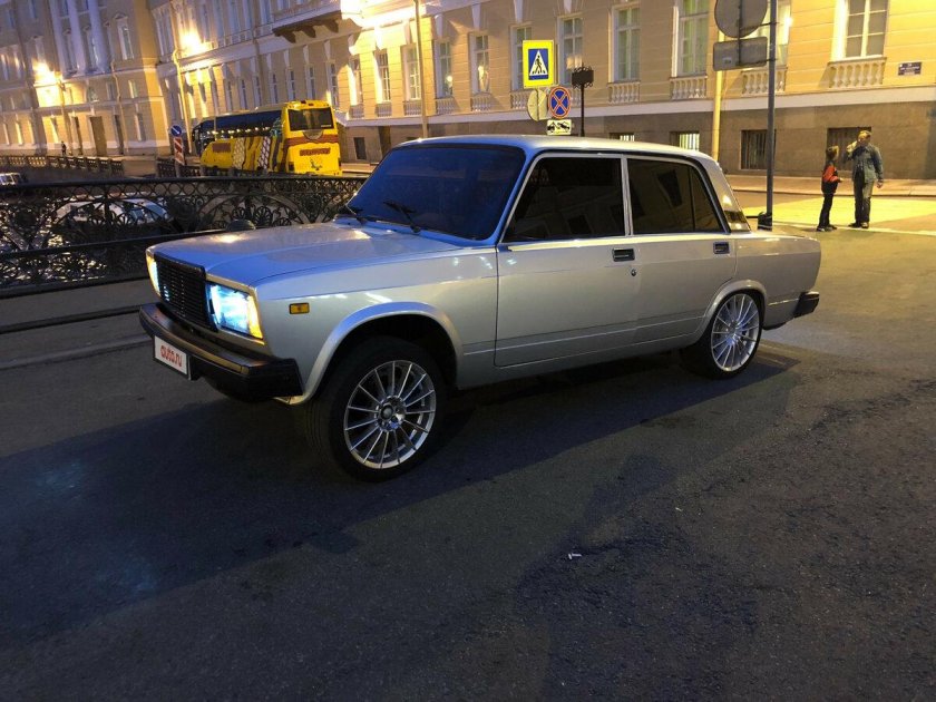 ВАЗ 2107 серебристая