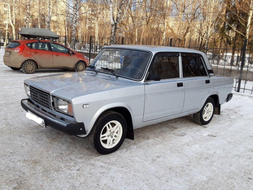 ВАЗ 2107 2011 серебристый