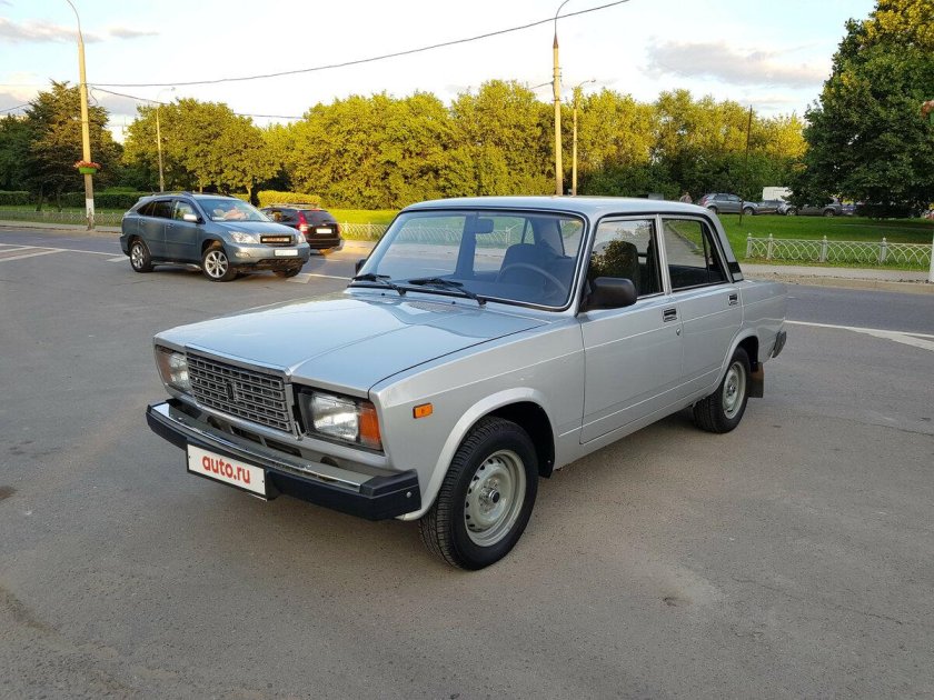 ВАЗ 2107 серебристый металлик