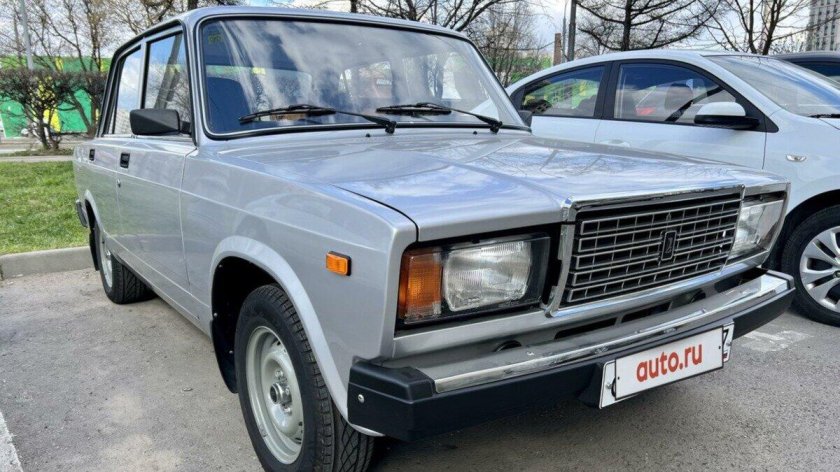 ВАЗ 2107 2010 года серебристый металлик