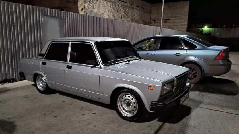 Оперская ВАЗ 2107 белая