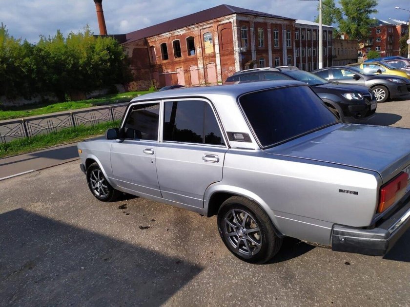 Лада 2107 серебристая