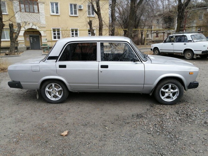ВАЗ 2107 серебристый металлик