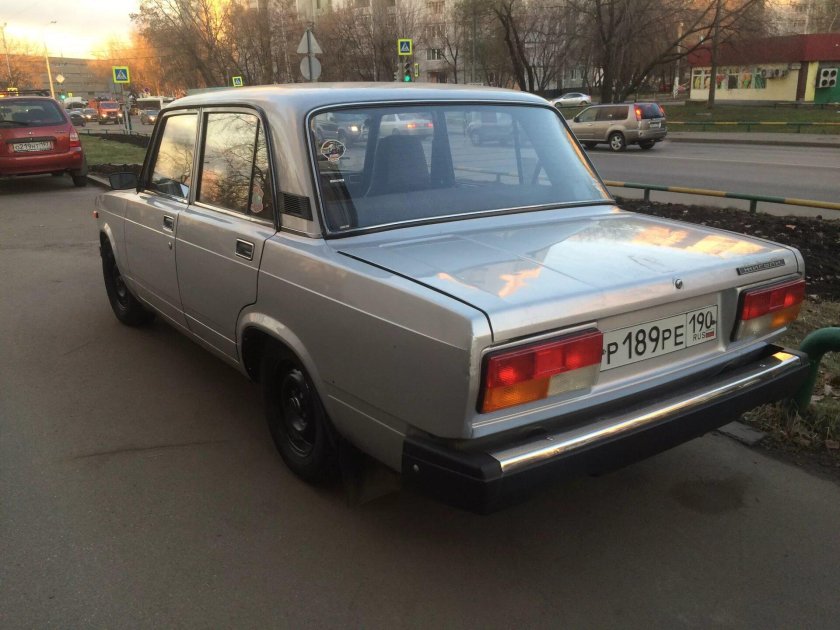 ВАЗ 2107 алмазное серебро