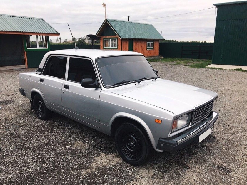 ВАЗ 2107 серебристый металлик