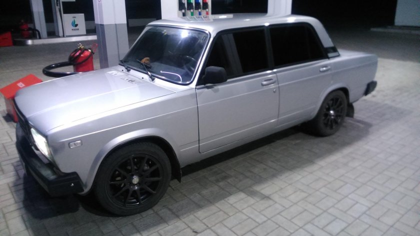 ВАЗ 2107 серебристый металлик