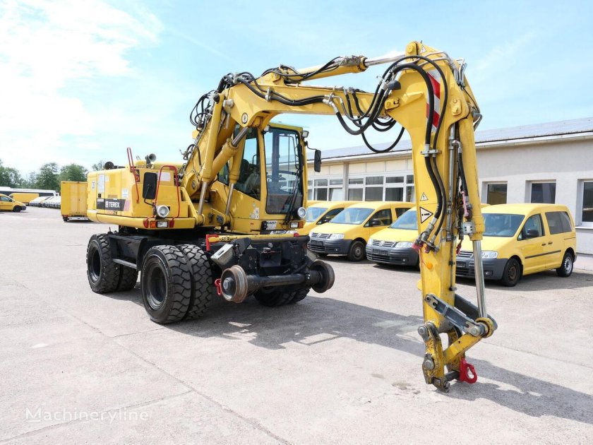 Колесный экскаватор jcb