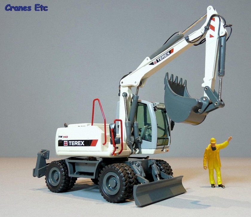 Экскаватор Терекс 140