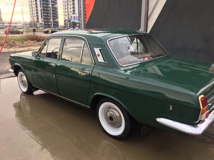 Зеленая Волга ГАЗ 2410