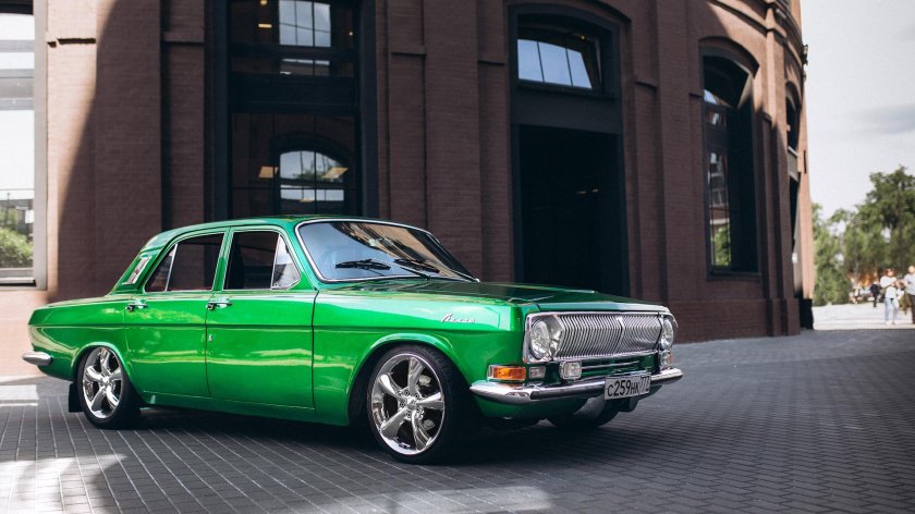 Зеленая Волга ГАЗ 2410