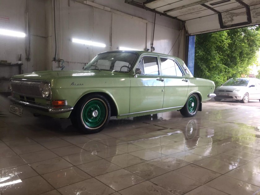 ГАЗ 24 зеленая