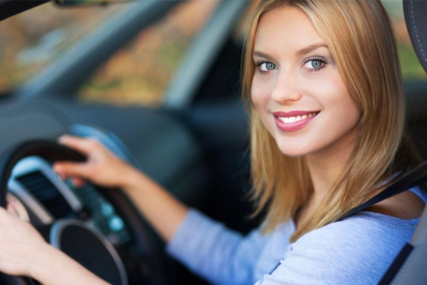 Женщина за рулем