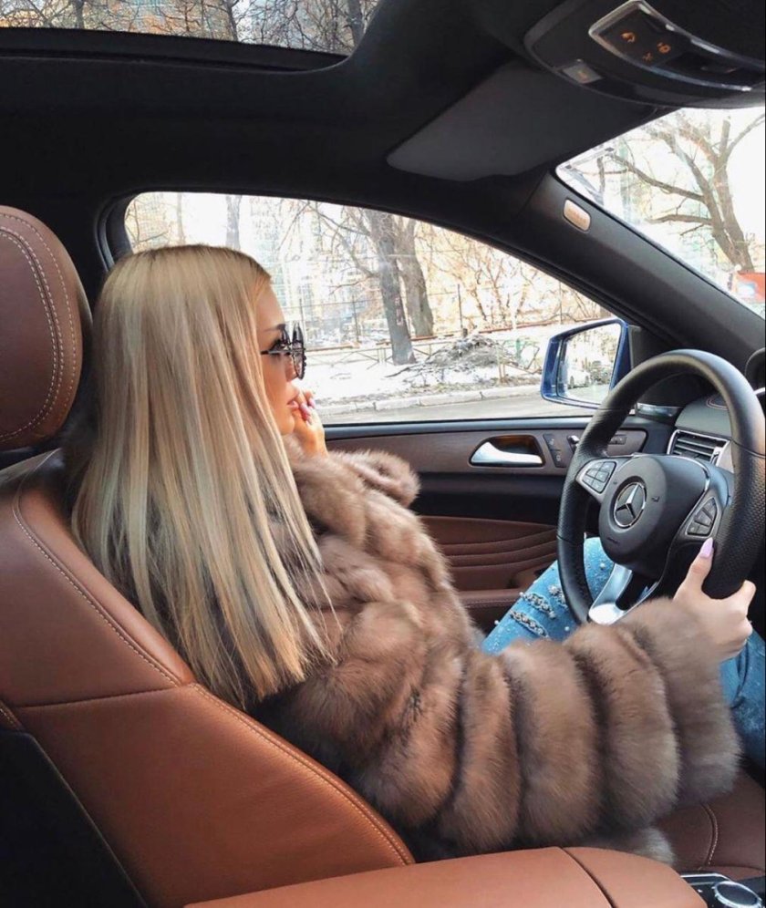 Красивые девушки в шубах