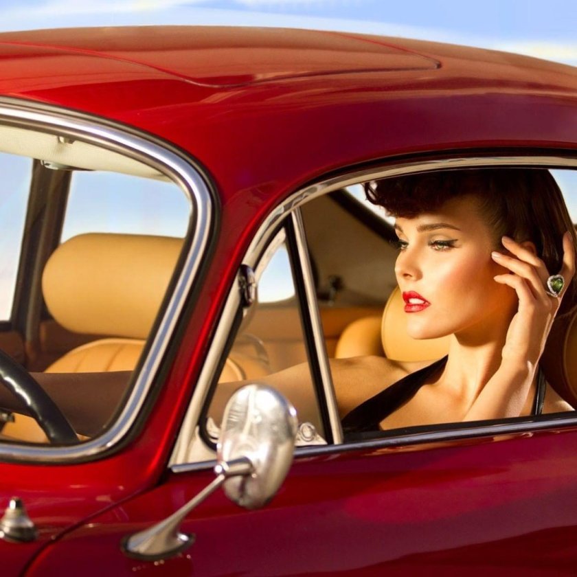 Женщина в автомобиле