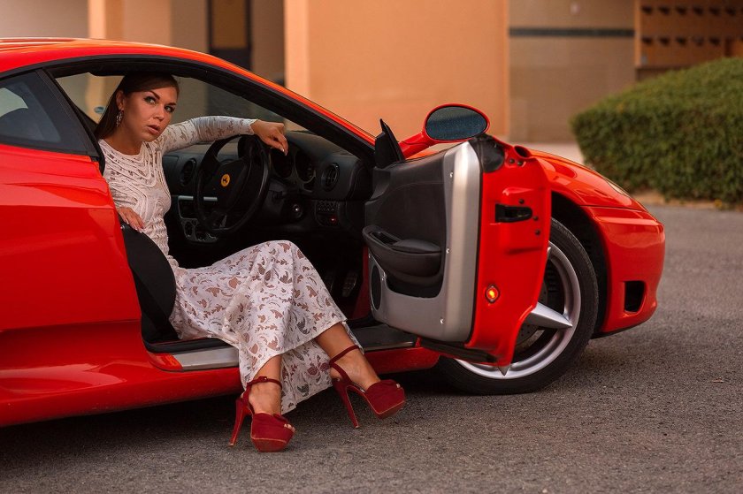 Женщина в автомобиле