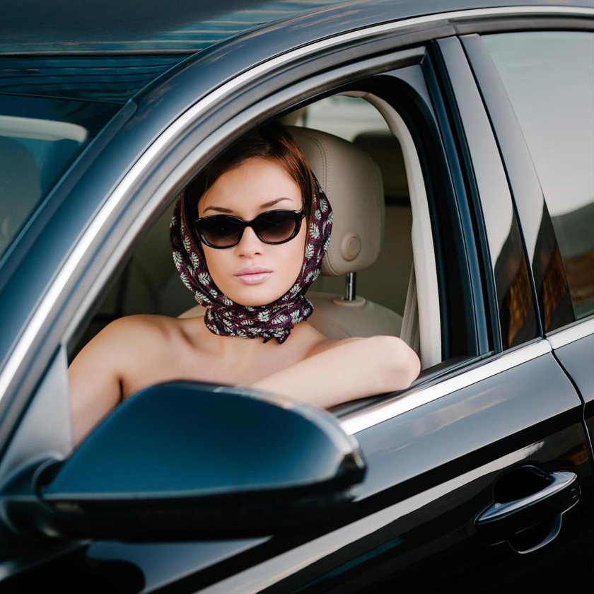 Женщина в автомобиле