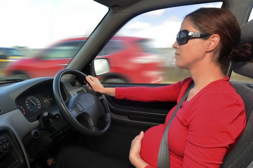 Беременная за рулем