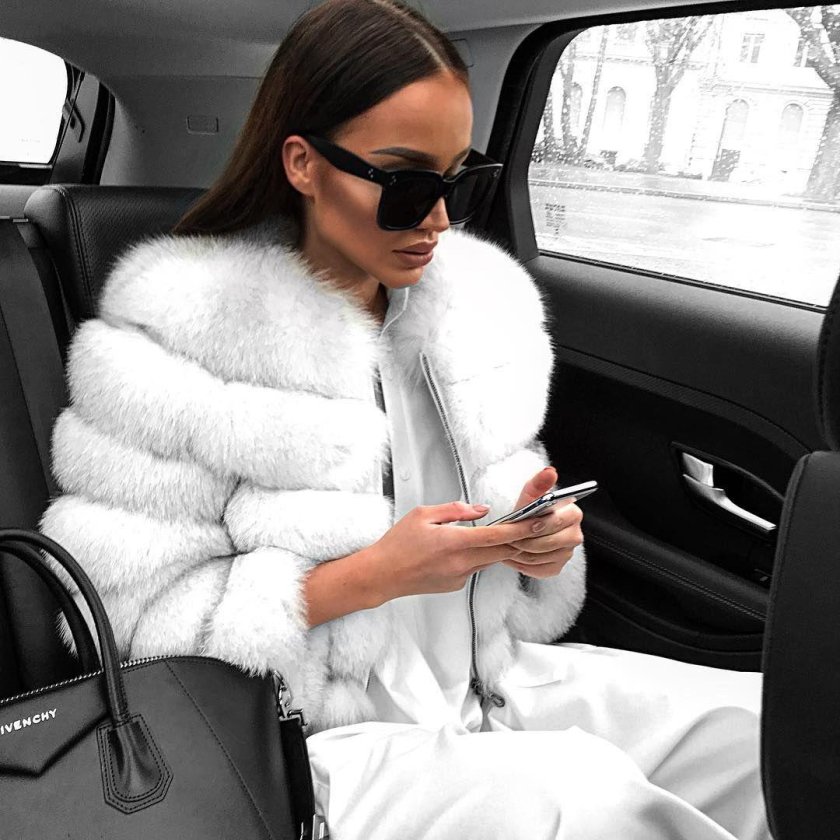 Красивые девушки в шубах