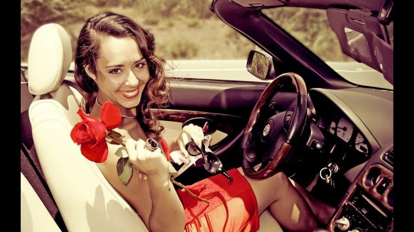 Женщина за рулем