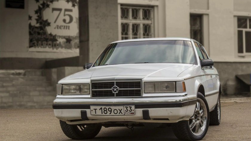 Dodge Dynasty 1990 года