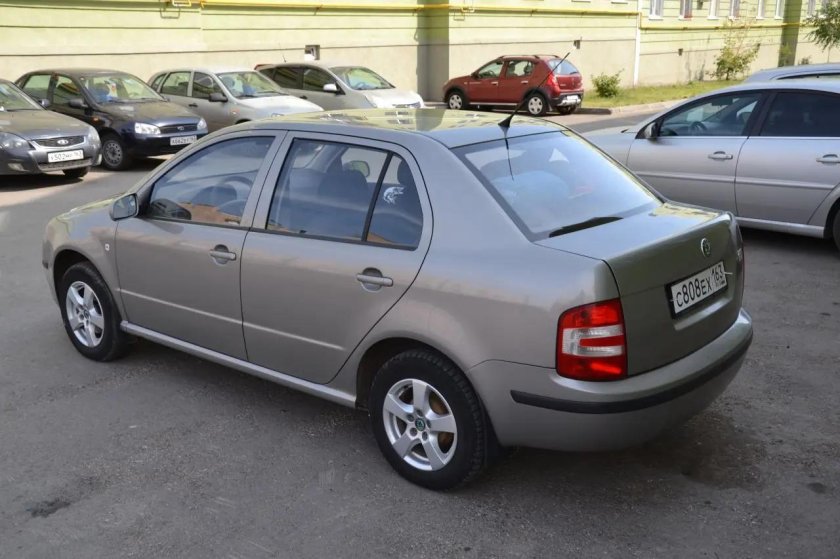 Шкода Фабия седан 2007