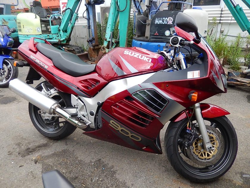 Suzuki rf900r