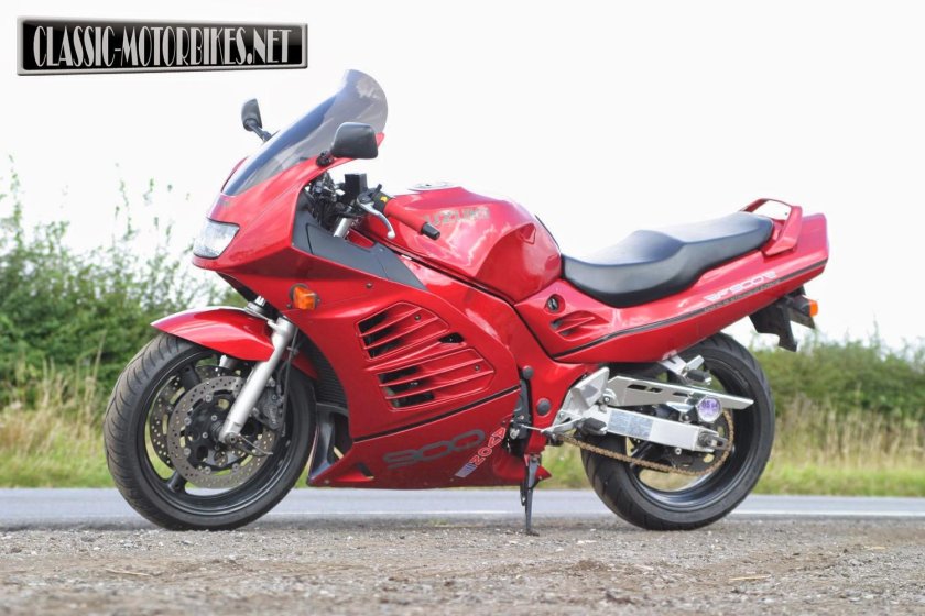 Suzuki RF 900