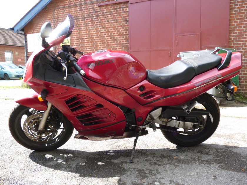 Suzuki RF 900