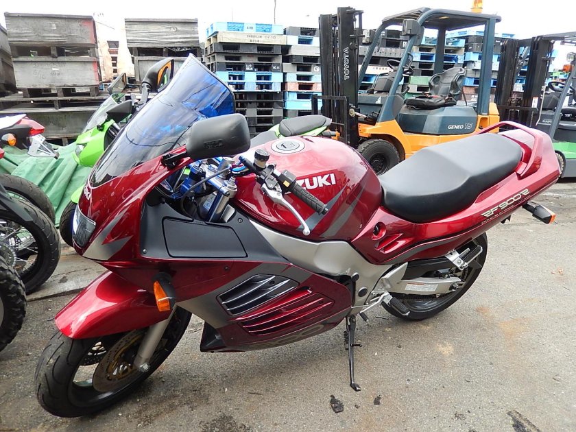 Suzuki rf900r