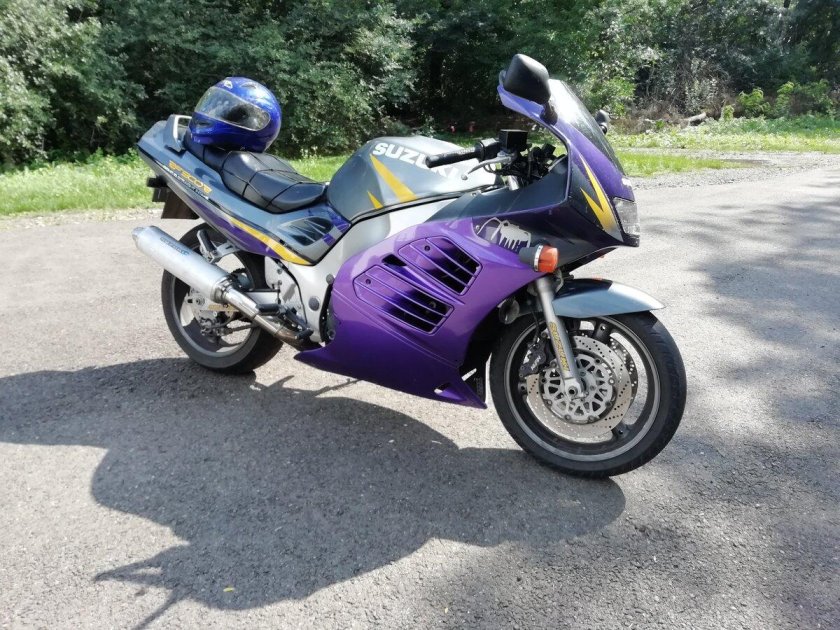 Suzuki rf900r