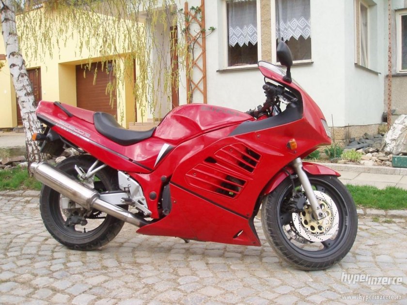 Suzuki RF 600
