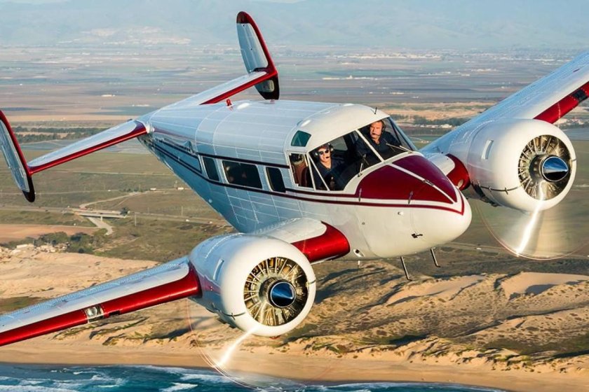 Бичкрафт 18 самолет