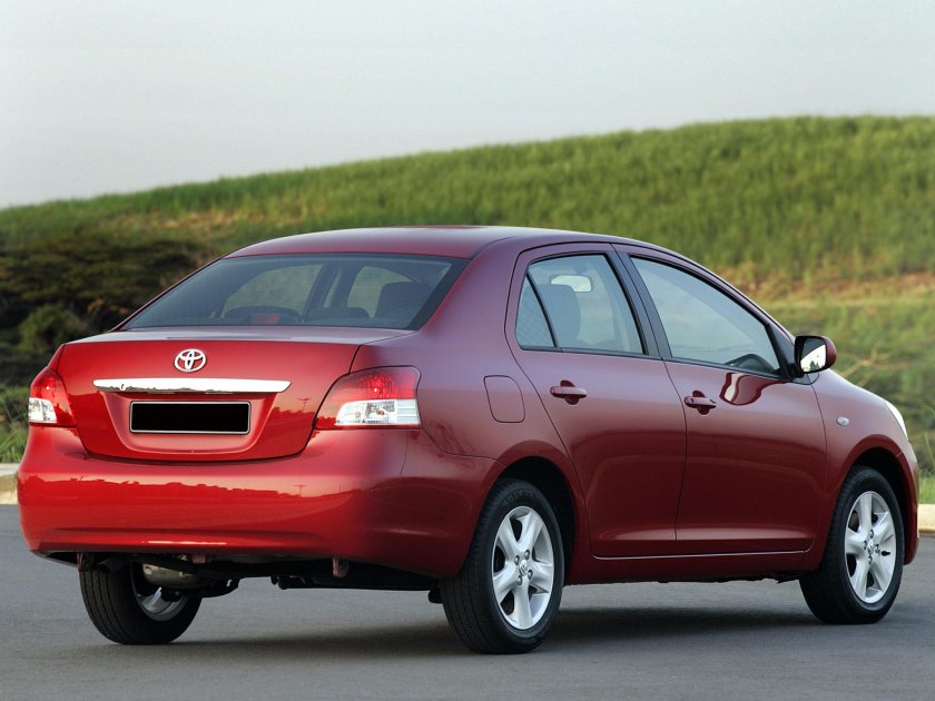 Тойота Ярис седан 2006