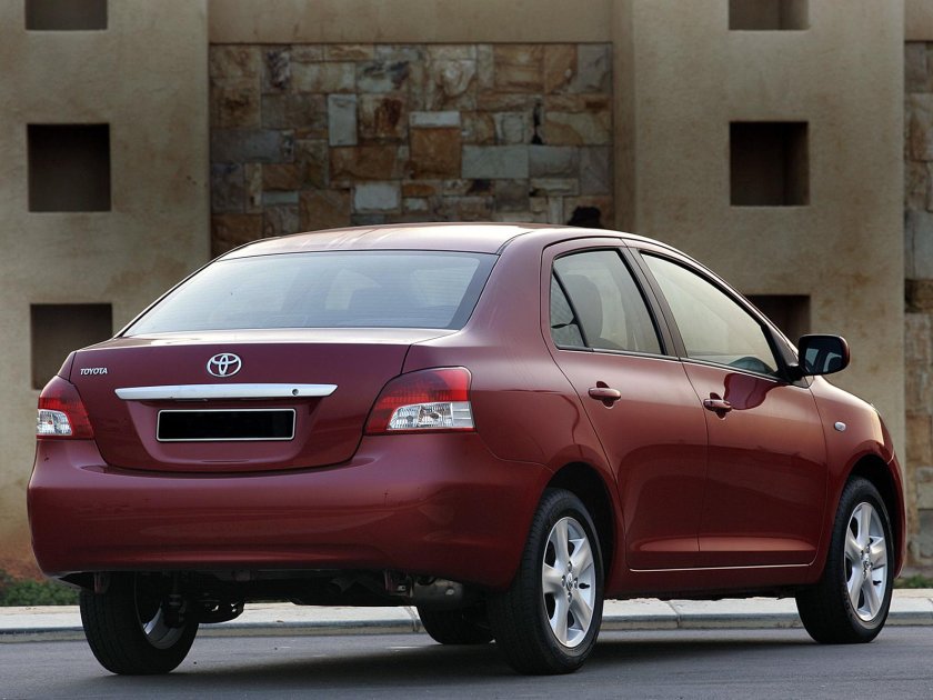 Тойота Ярис седан