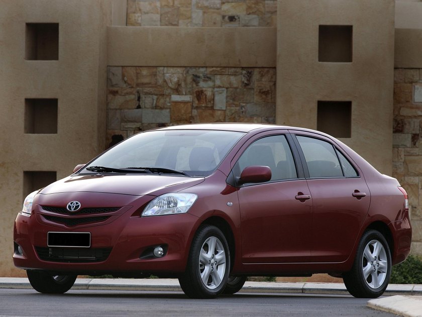 Тойота Ярис седан 2006