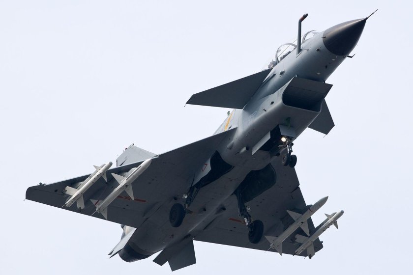 J-10 истребитель