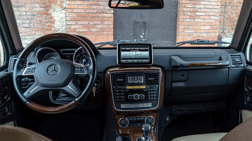 Мерседес Гелендваген 2023 салон